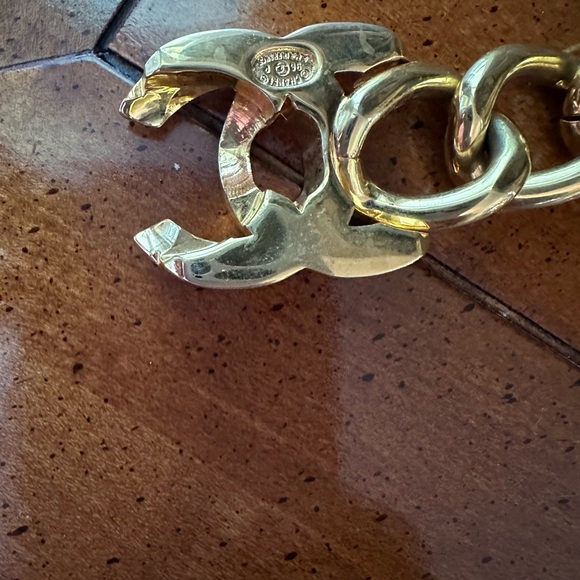 Vintage Chanel turn lock bracelet - Picture 13 of 14